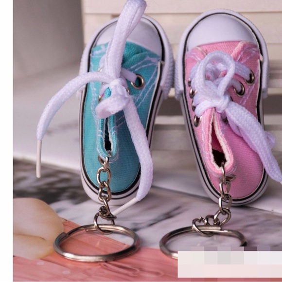 Sneaker Mini Key and Bag Chain - Picture 7 of 7